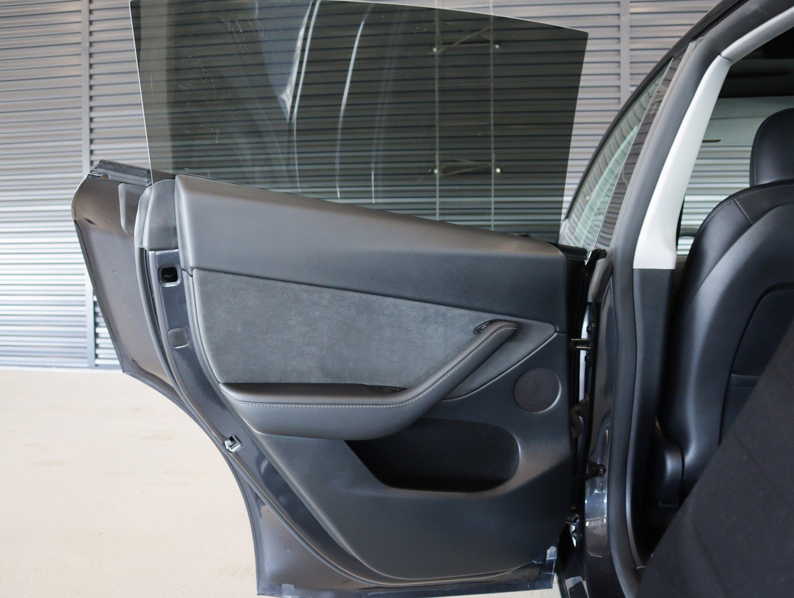 Used 2024 Tesla Model Y Performance image 23