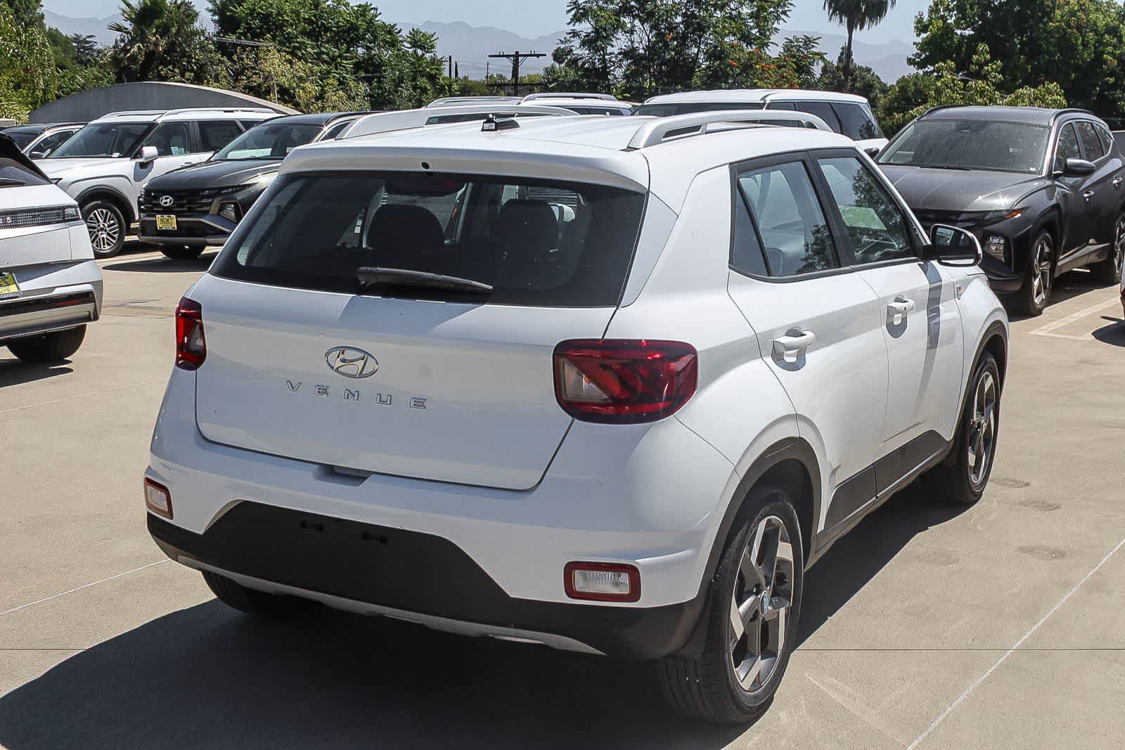 New 2026 Hyundai Venue SEL FWD image 4