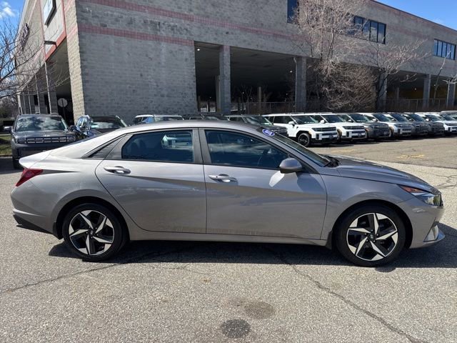 Used 2023 Hyundai Elantra SEL w/ Convenience Package image 17