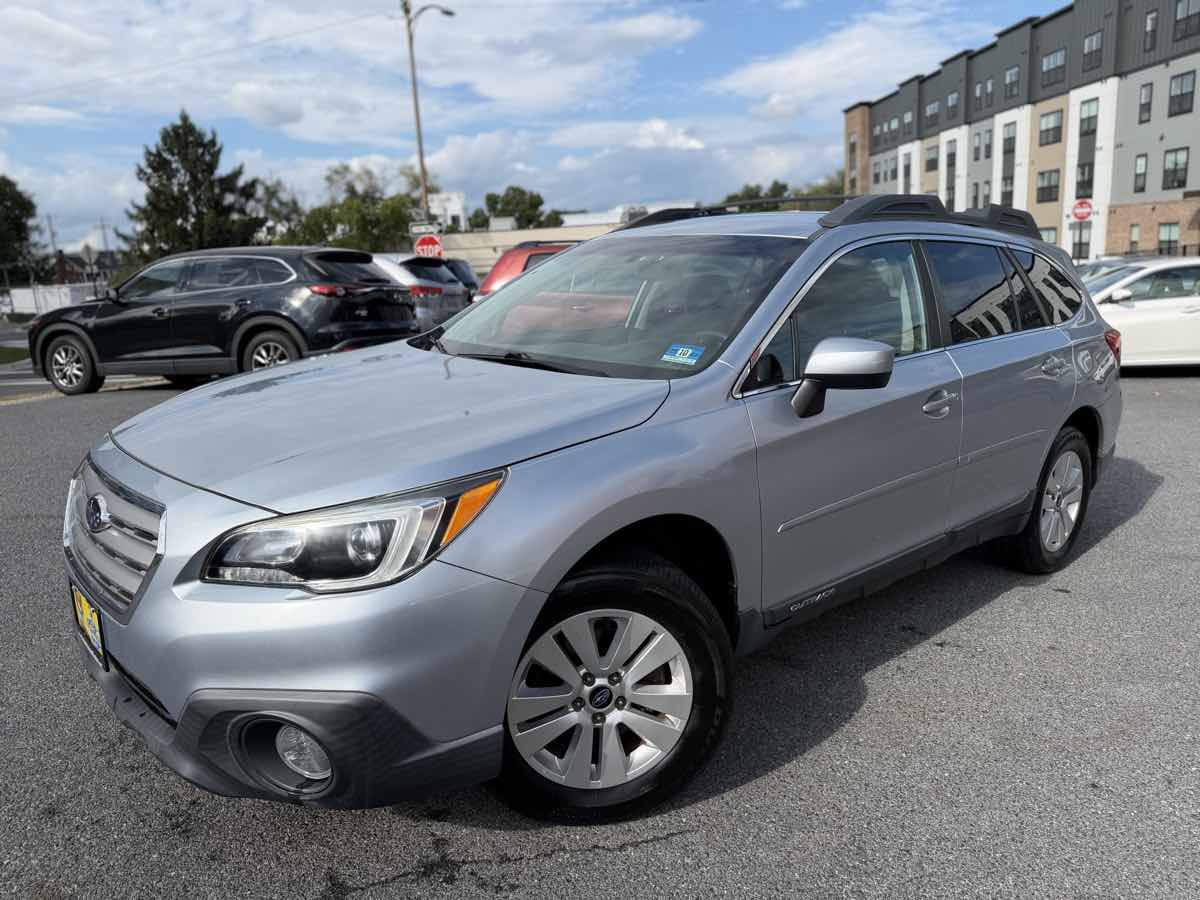 Used 2017 Subaru Outback 2.5i Premium AWD/4WD image 3