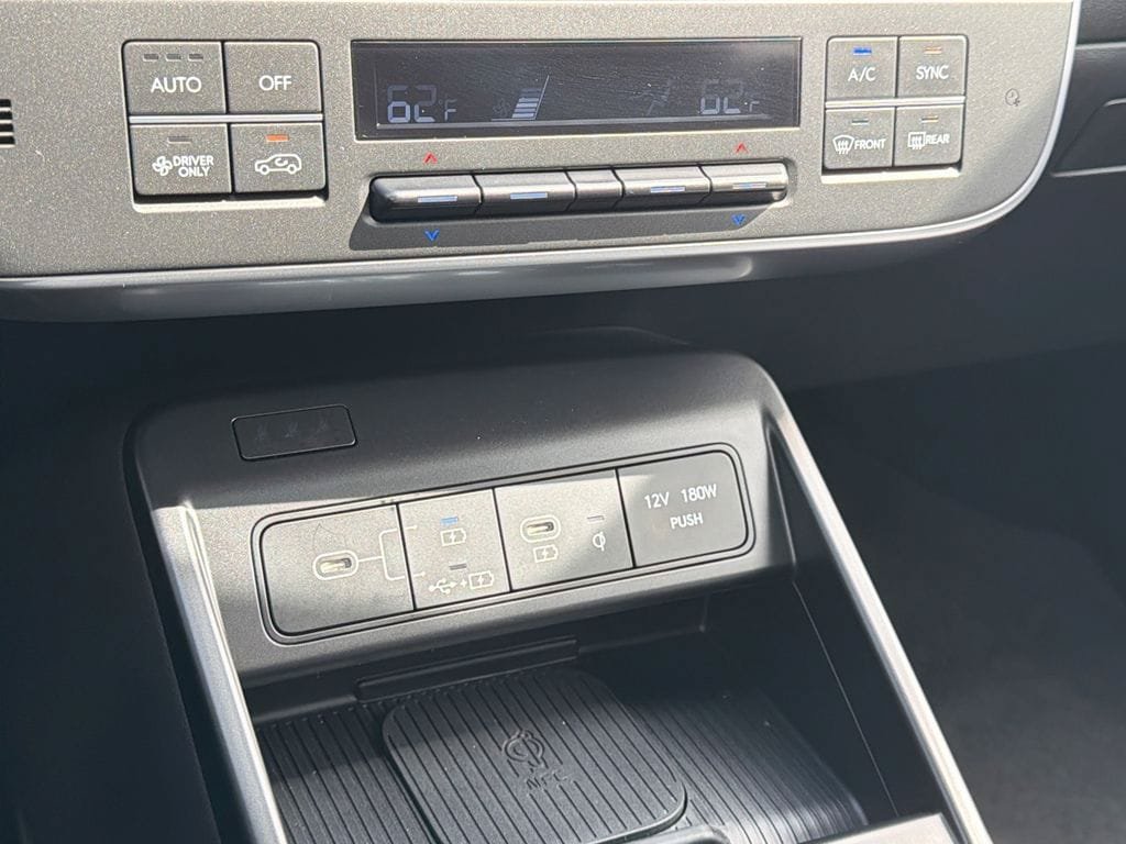 Certified 2025 Hyundai Kona Limited FWD image 24