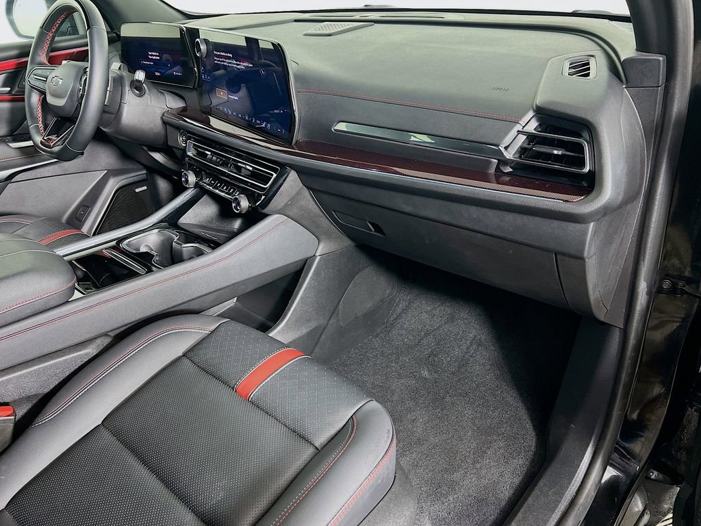 Used 2024 Chevrolet Traverse RS image 31