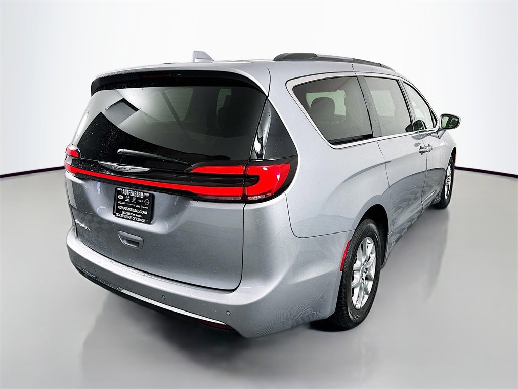 Used 2021 Chrysler Pacifica Touring w/ Cold Weather Group image 7