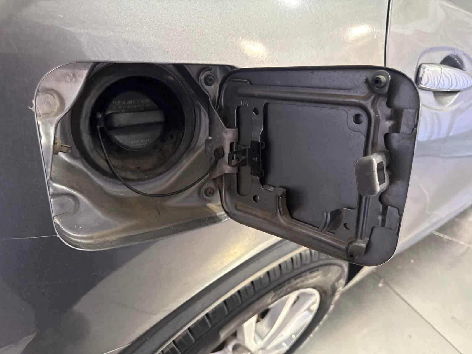 Used 2017 Nissan Rogue SV FWD image 13