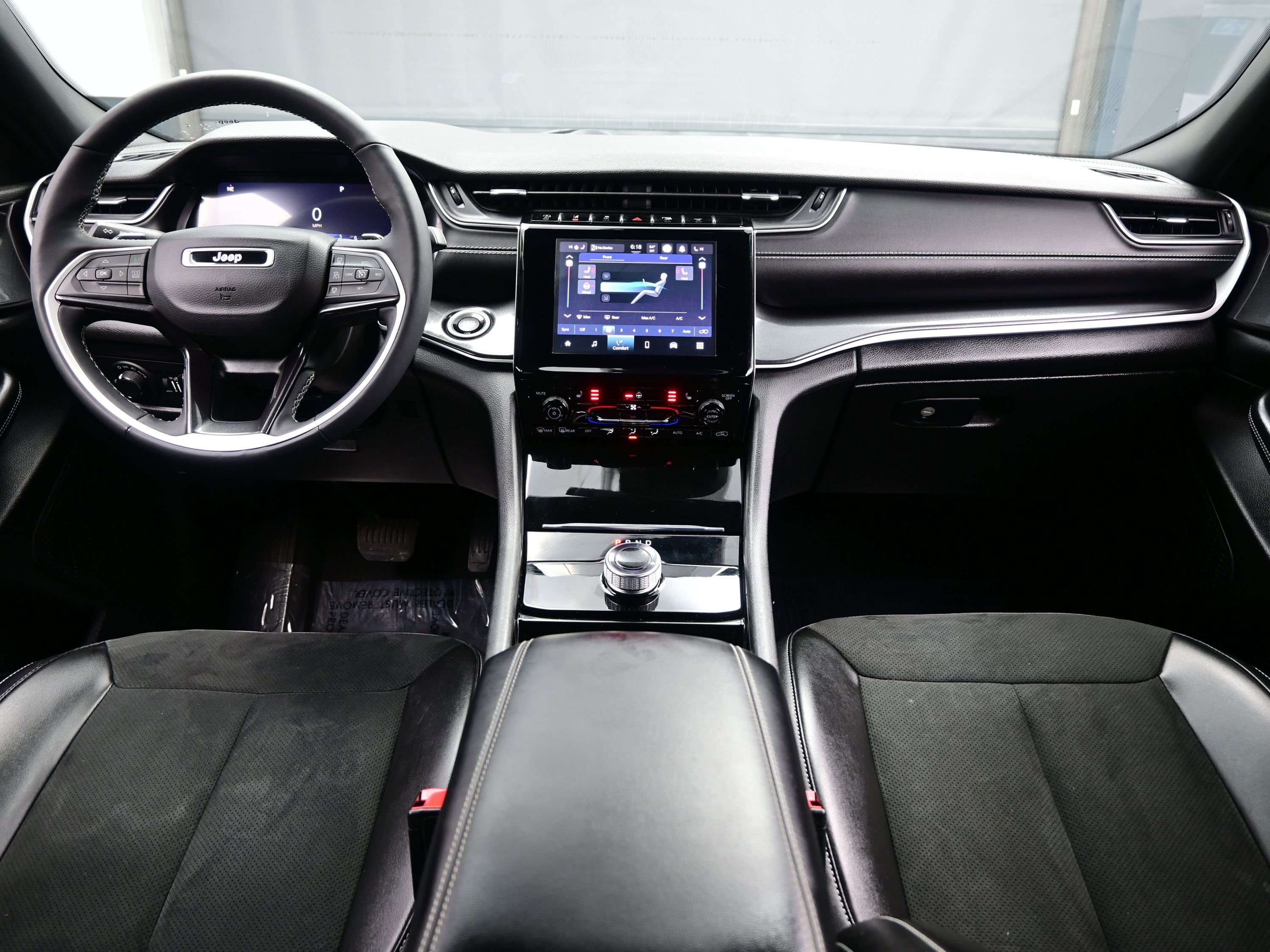 Used 2023 Jeep Grand Cherokee L Laredo image 17