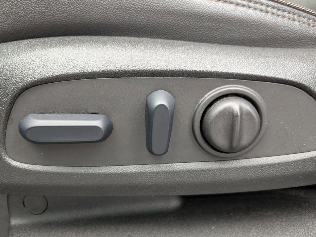 Used 2023 Chevrolet Traverse High Country image 23