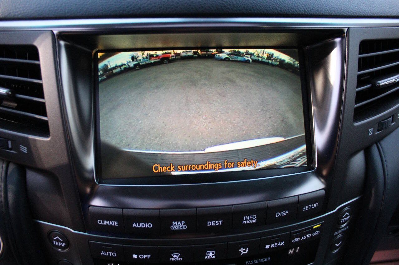 Used 2011 Lexus LX 570 4WD w/ Luxury Pkg image 17