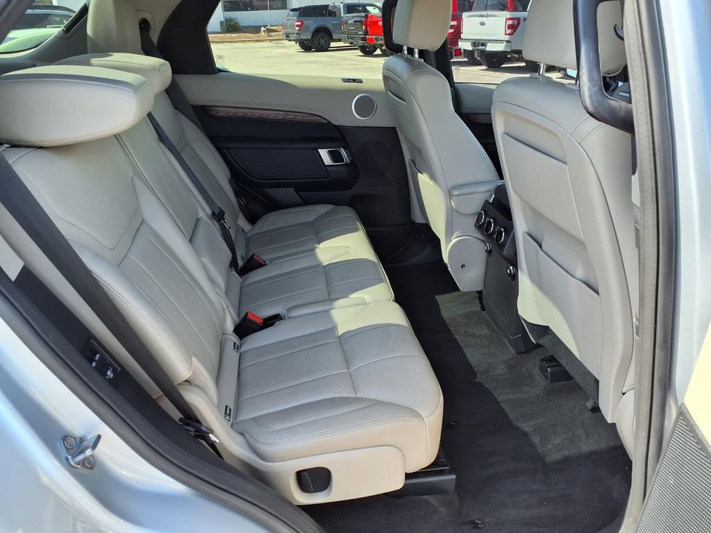 Used 2019 Land Rover Discovery HSE AWD/4WD image 16