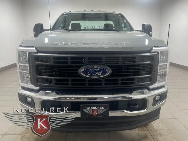 New 2026 Ford F250 XL w/ XL Chrome Package image 2