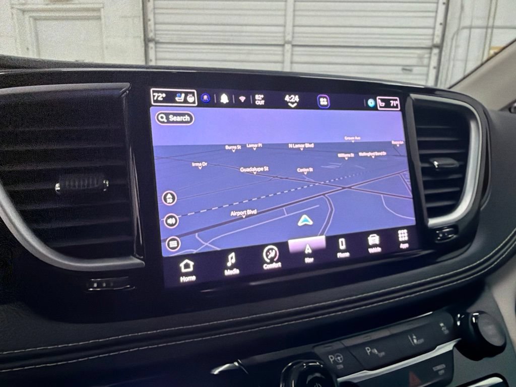 Used 2023 Chrysler Pacifica Limited FWD image 19