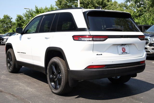 New 2025 Jeep Grand Cherokee Laredo image 5