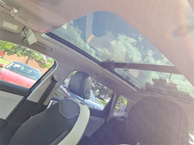 New 2025 Volkswagen Taos SE image 9