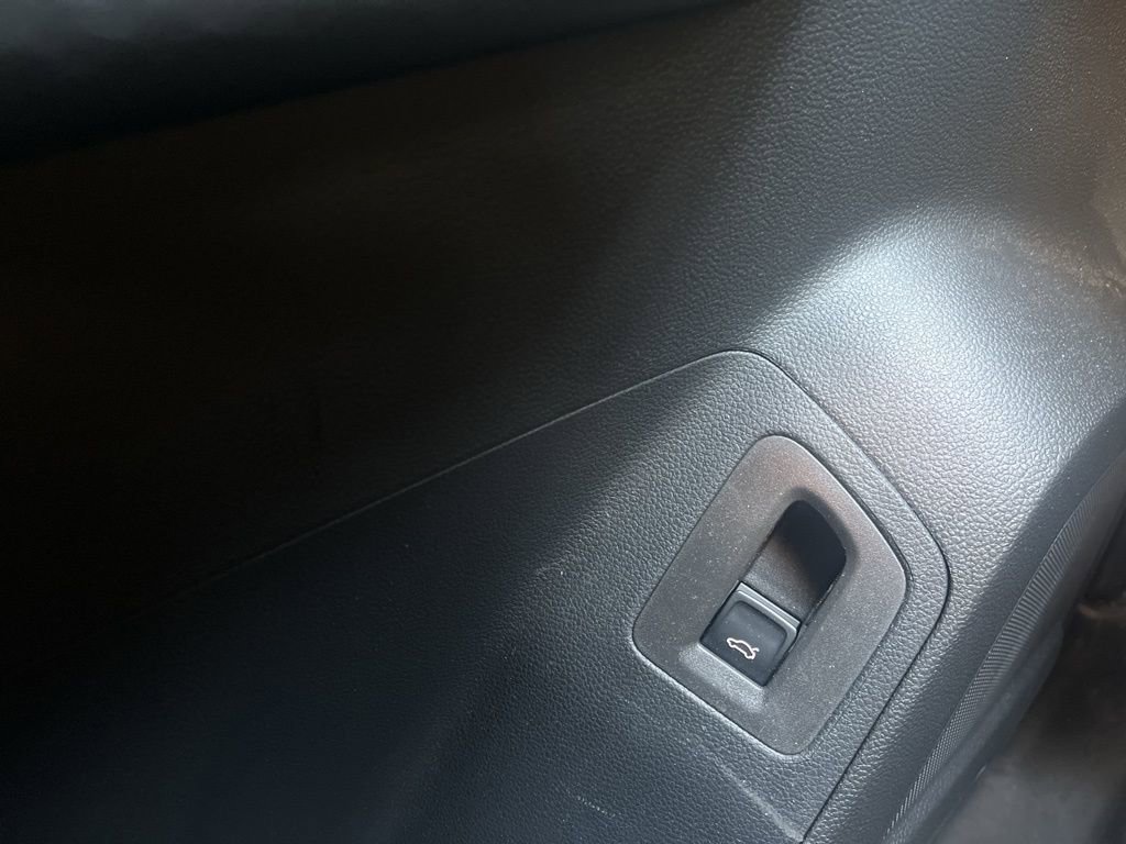 Used 2022 Volkswagen Atlas Cross Sport SE image 24