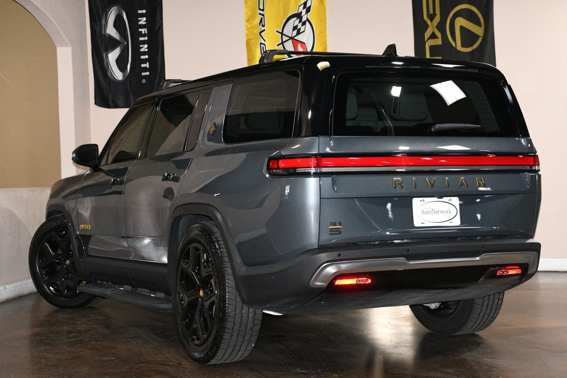 Used 2023 Rivian R1S Launch Edition Quad AWD/4WD image 6
