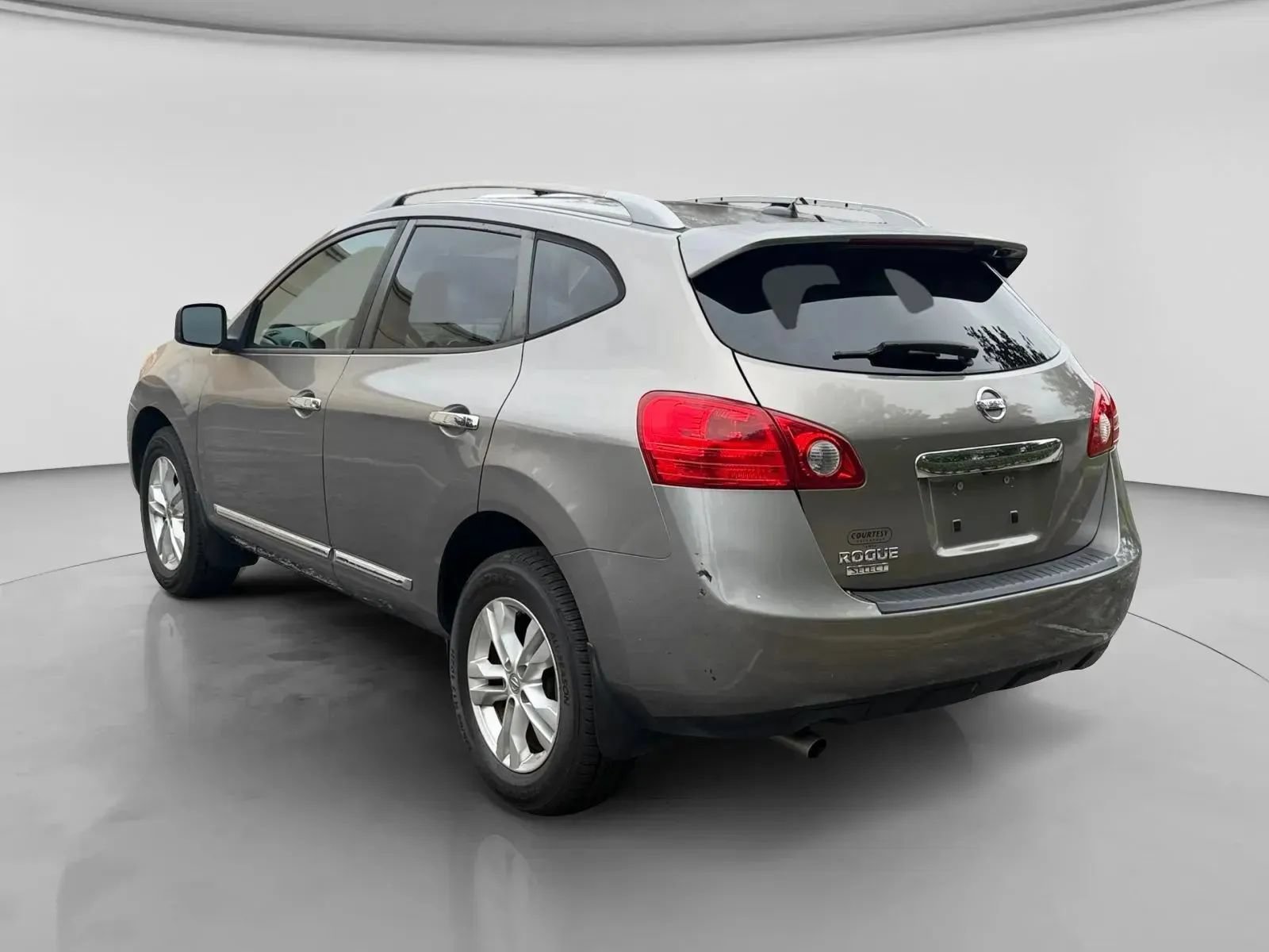 Used 2015 Nissan Rogue S w/ Convenience Package FWD image 3