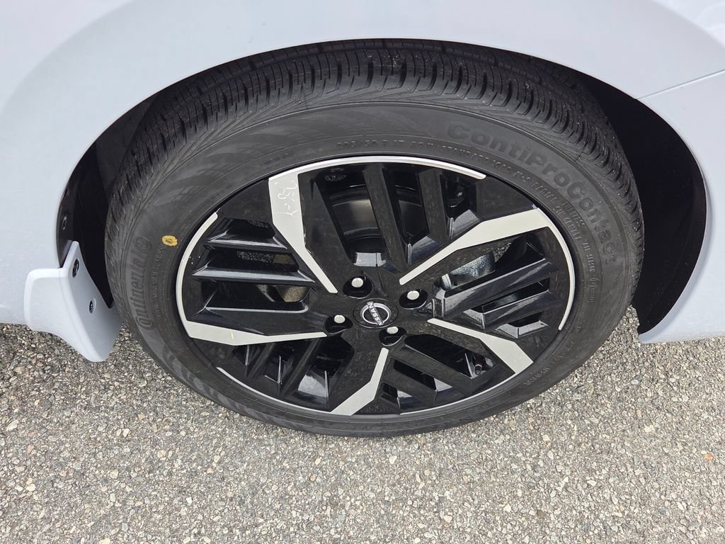 New 2025 Nissan Versa SR w/ Trunk Package FWD image 14
