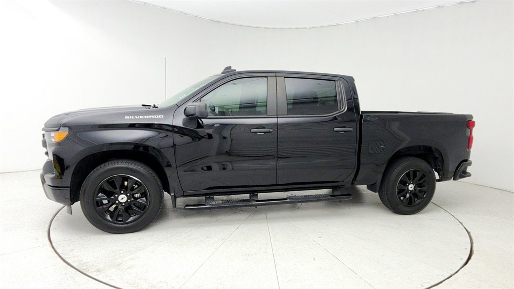 Used 2023 Chevrolet Silverado 1500 Custom image 2