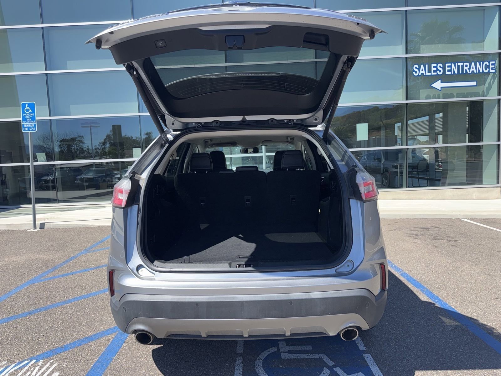 Used 2022 Ford Edge Titanium image 6