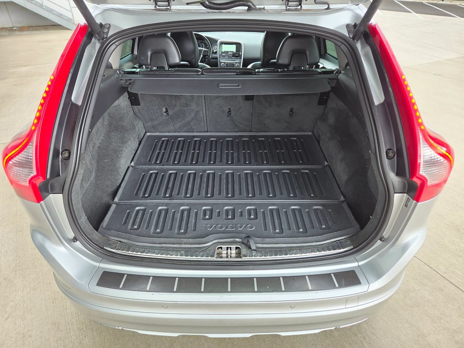 Used 2015 Volvo XC60 T5 AWD/4WD image 16