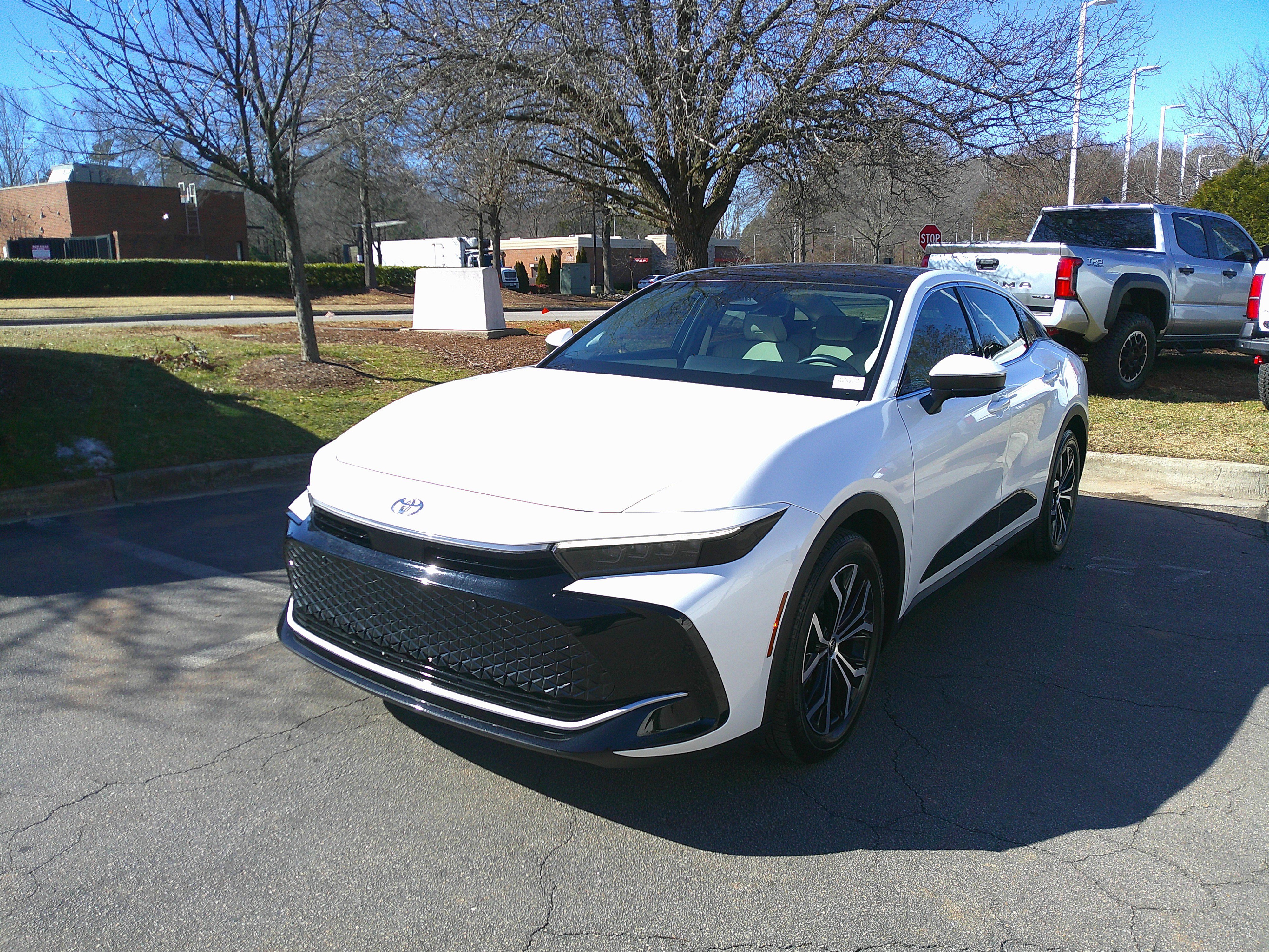 Used 2023 Toyota Crown Limited image 6
