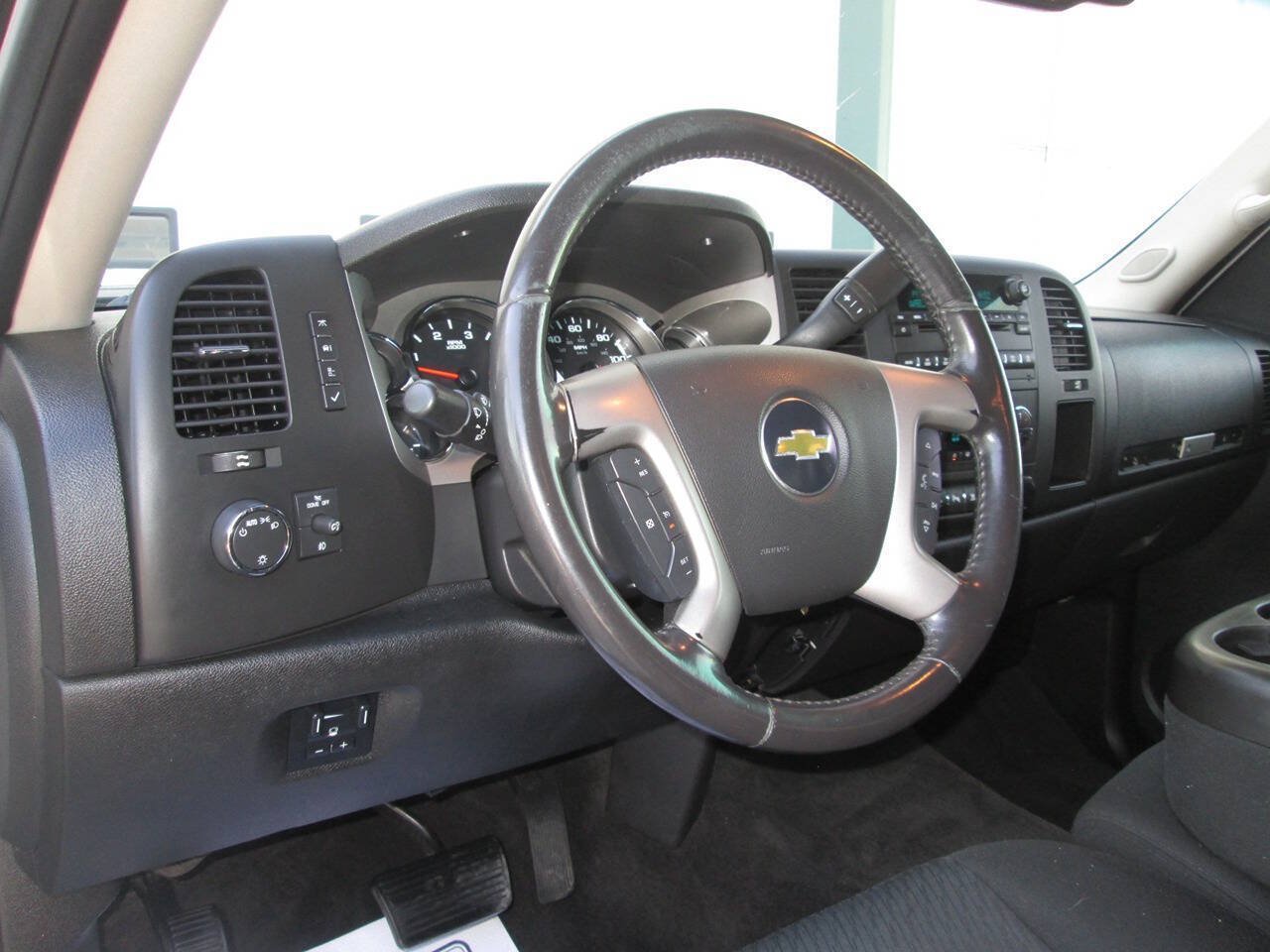 Used 2011 Chevrolet Silverado 2500 LT w/ Interior Plus Package AWD/4WD image 17
