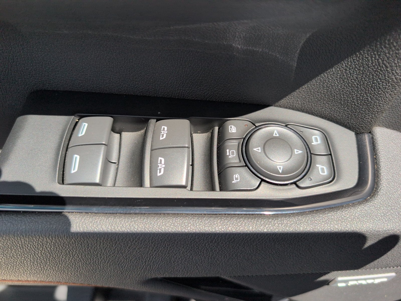 Used 2025 GMC Sierra 2500 AT4 w/ AT4 Premium Plus Package AWD/4WD image 18