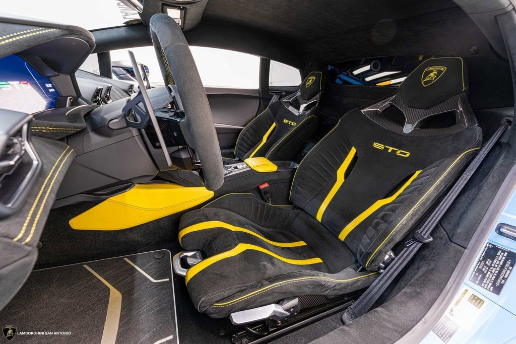 Used 2022 Lamborghini Huracan STO image 22