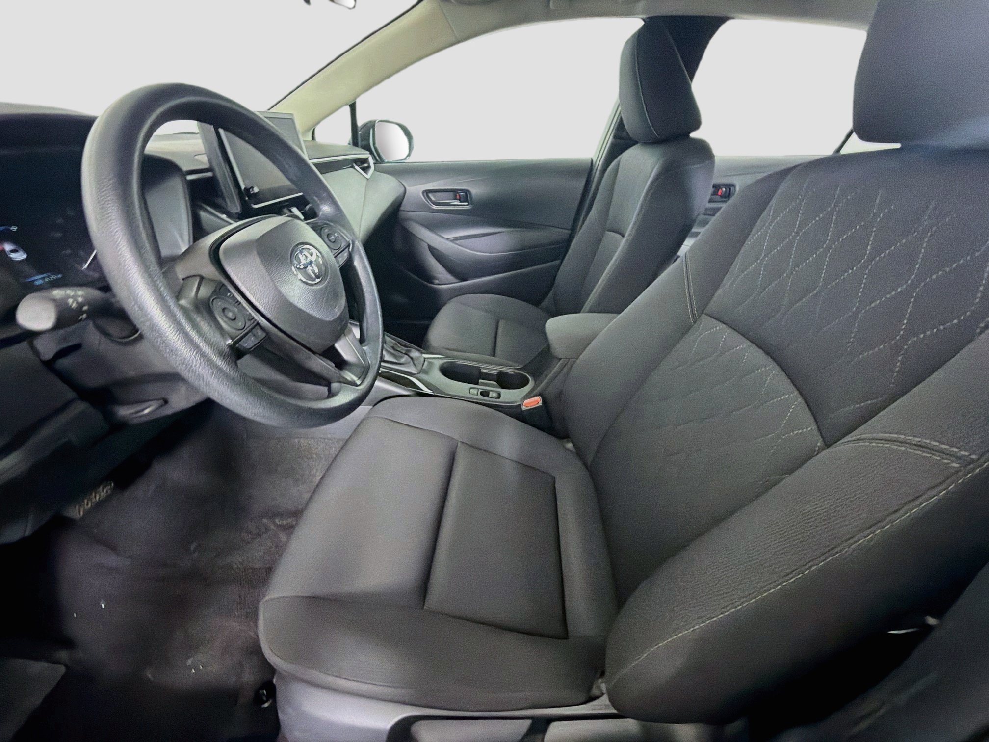 Used 2025 Toyota Corolla LE FWD image 13