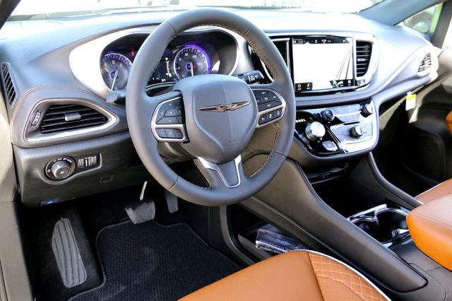 New 2026 Chrysler Pacifica Pinnacle image 8
