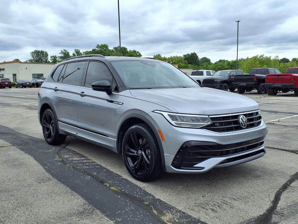Used 2024 Volkswagen Tiguan SE R-Line FWD image 1