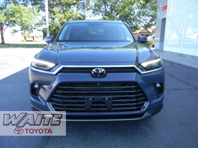 Used 2024 Toyota Grand Highlander AWD image 6