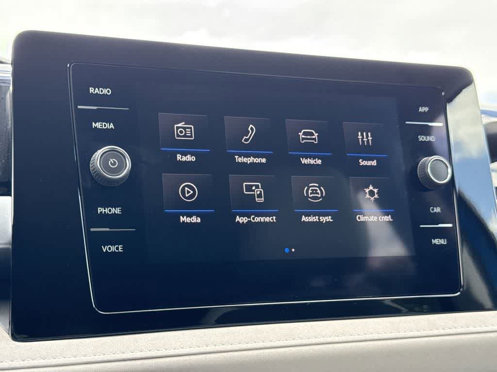 Used 2025 Volkswagen Taos SE image 18
