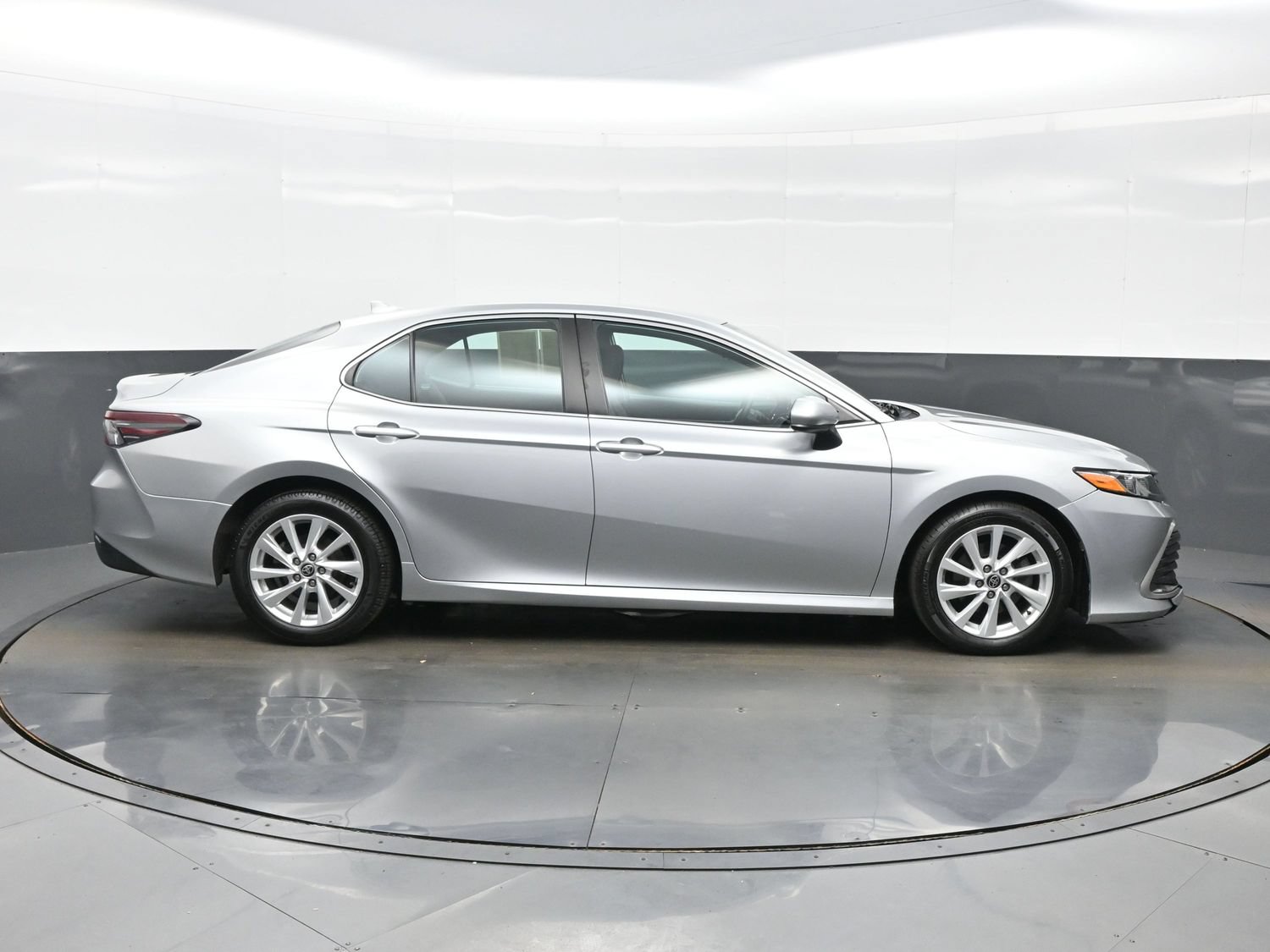 Used 2022 Toyota Camry LE AWD/4WD image 7