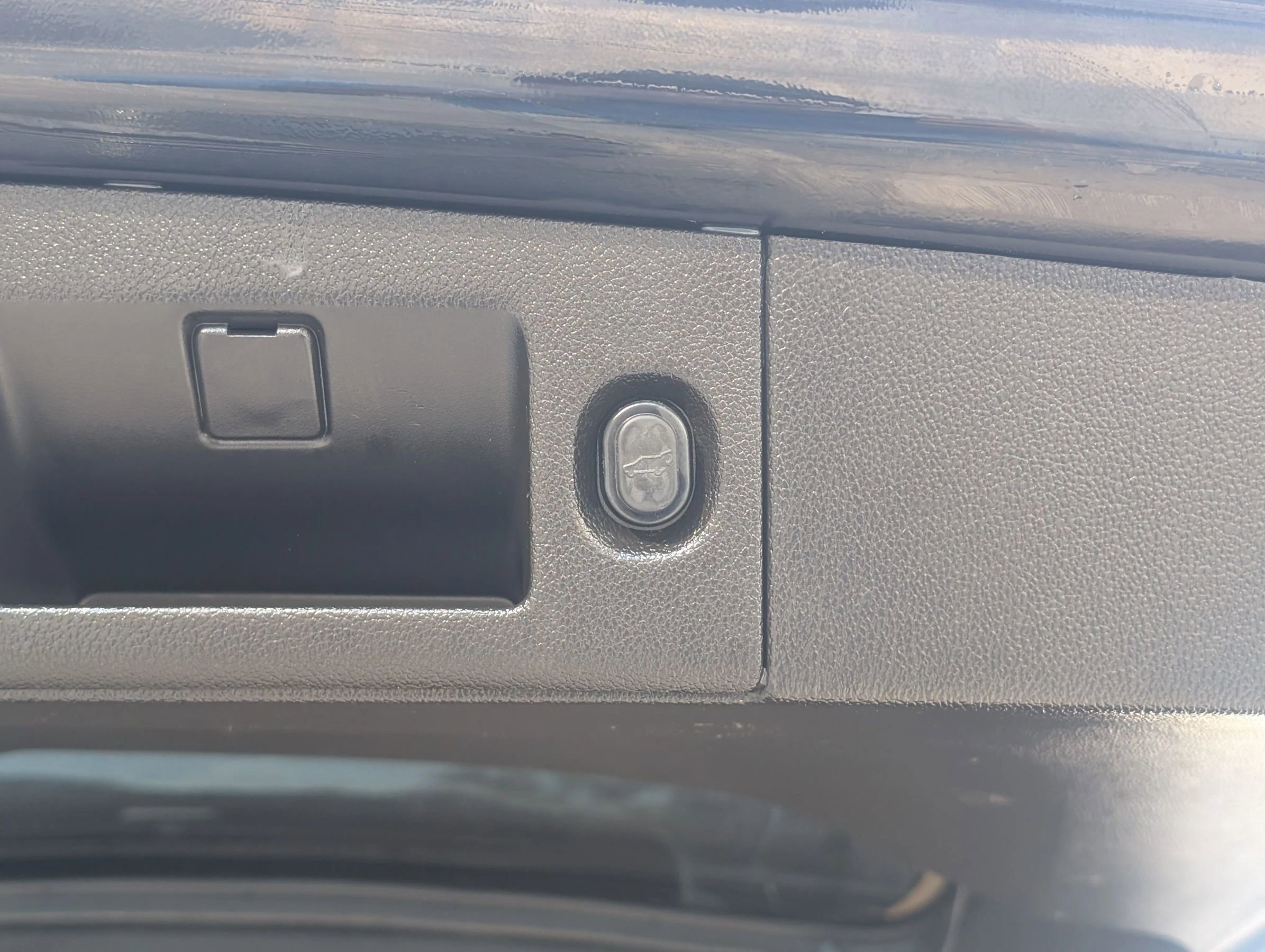 Used 2016 Cadillac Escalade Luxury image 12