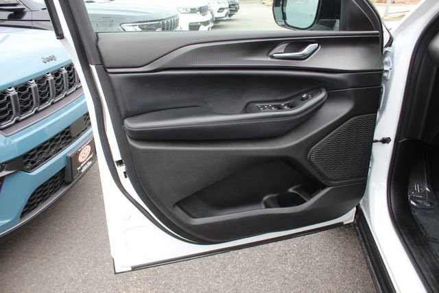 Used 2023 Jeep Grand Cherokee Altitude image 19