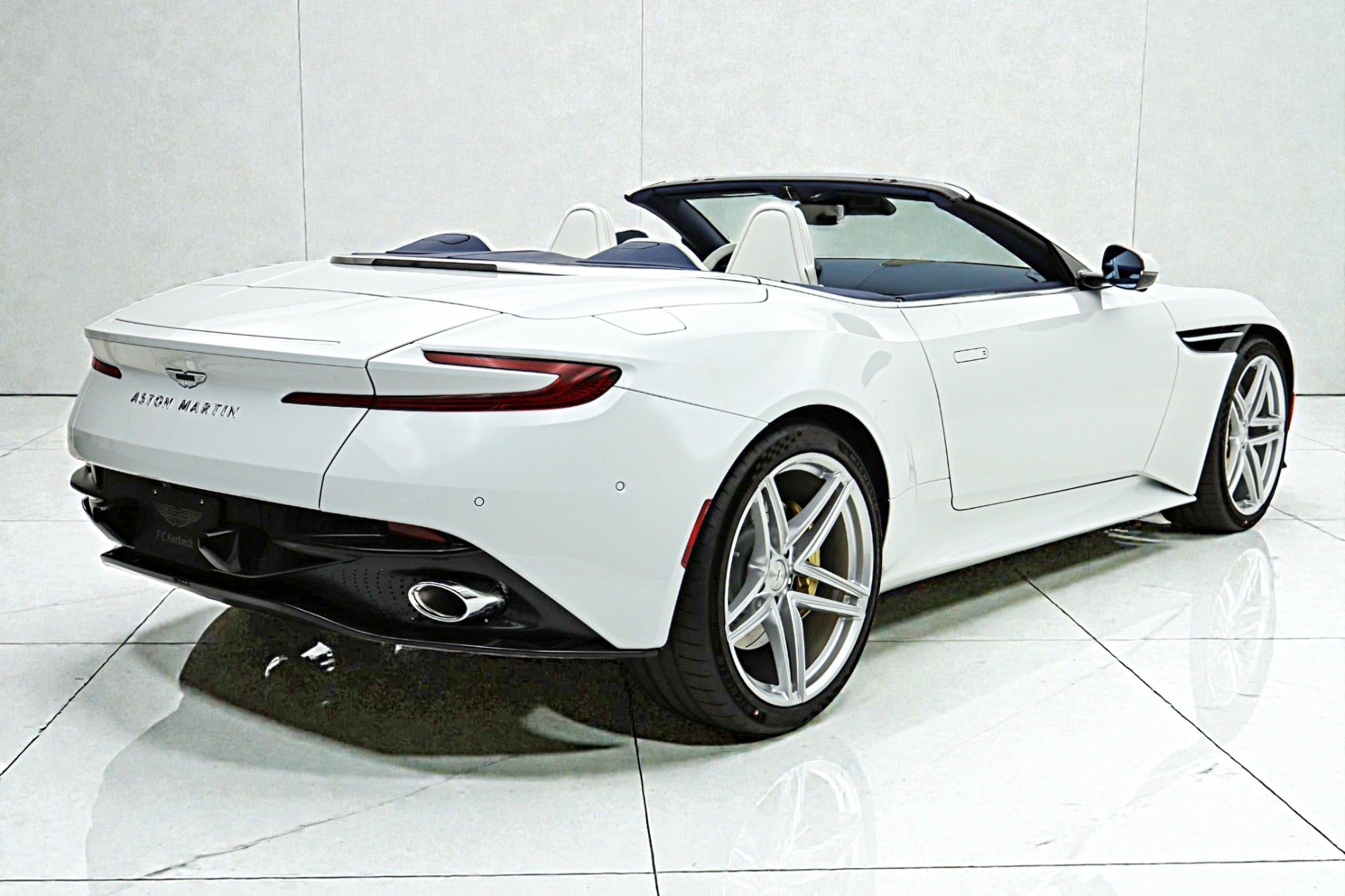 Used 2026 Aston Martin DB12 Convertible RWD image 8