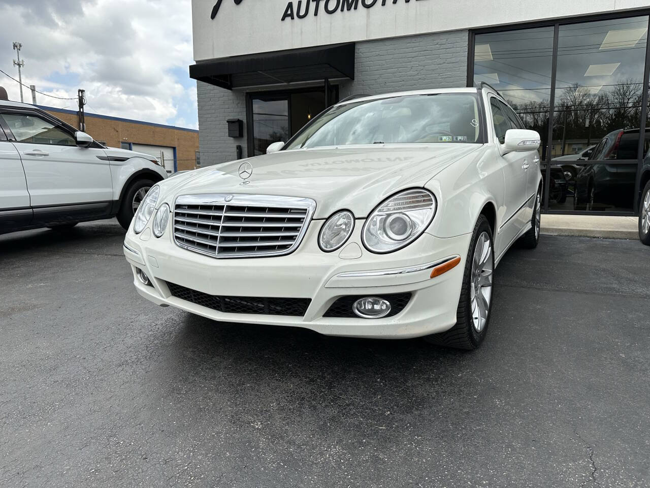 Used 2009 Mercedes-Benz E 350 4MATIC Wagon image 2