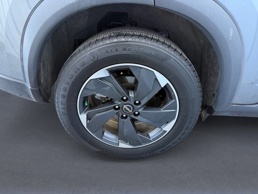 Used 2024 Nissan Rogue SV image 14