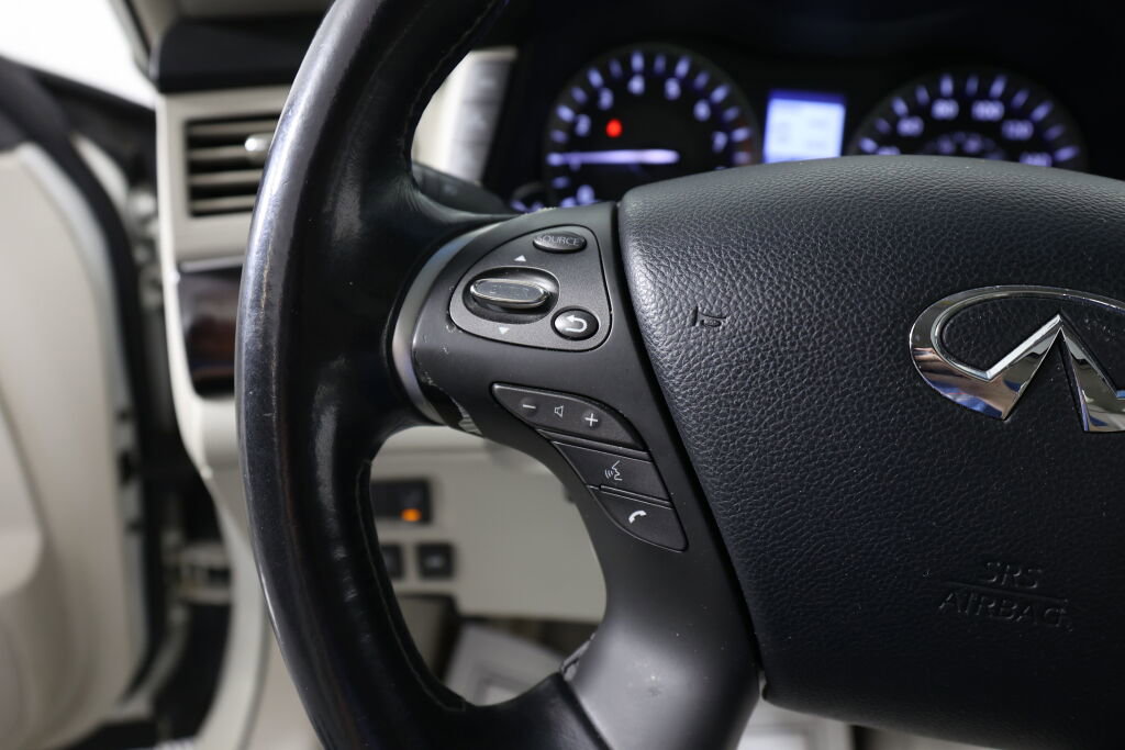 Used 2011 INFINITI M56 x w/ Deluxe Touring Pkg AWD/4WD image 32