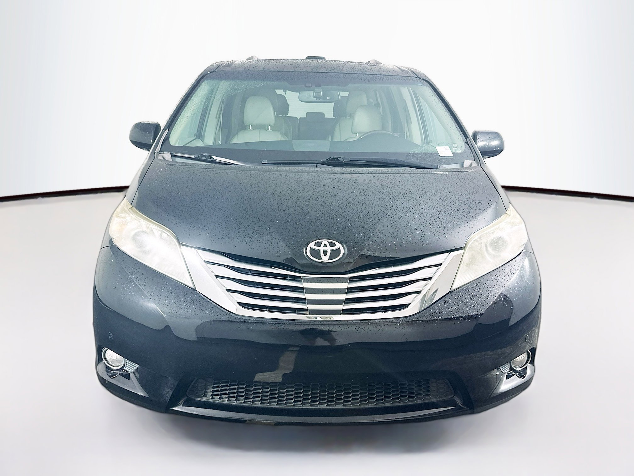Used 2011 Toyota Sienna Limited w/ Premium Pkg FWD image 2