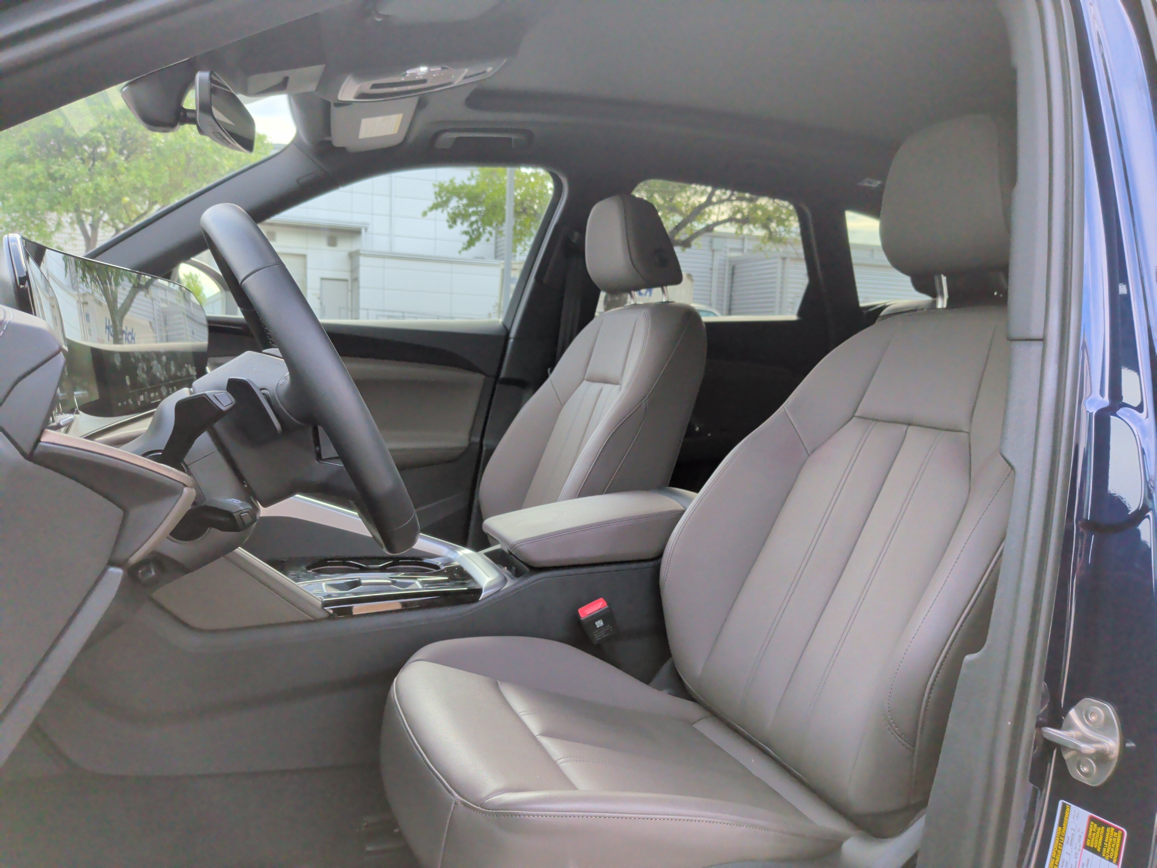 Used 2025 Audi Q5 Premium w/ Convenience Package image 13