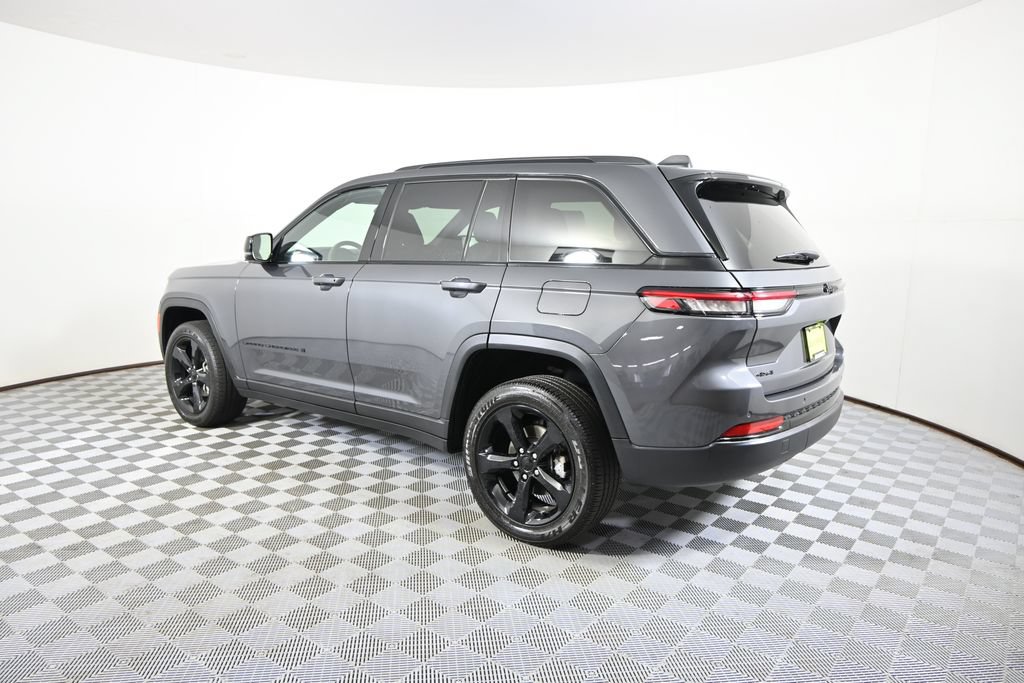 Used 2023 Jeep Grand Cherokee Altitude AWD/4WD image 4