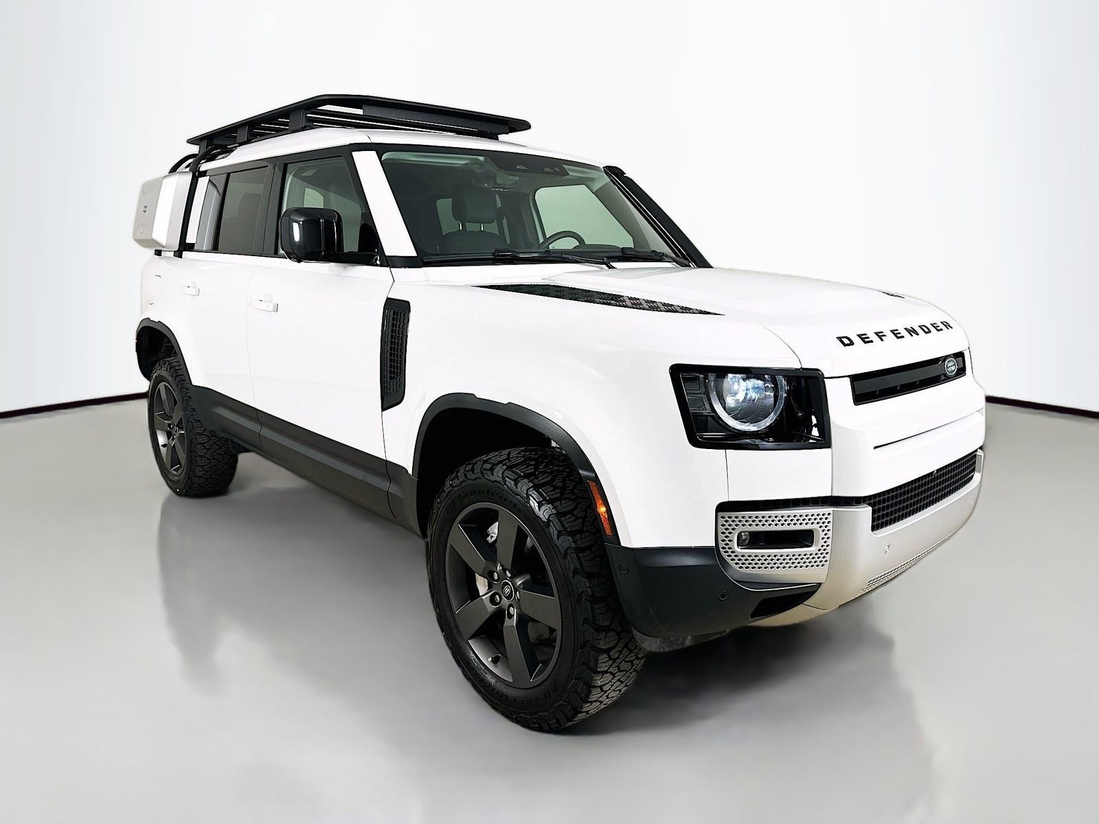 Used 2025 Land Rover Defender 110 S AWD/4WD image 3