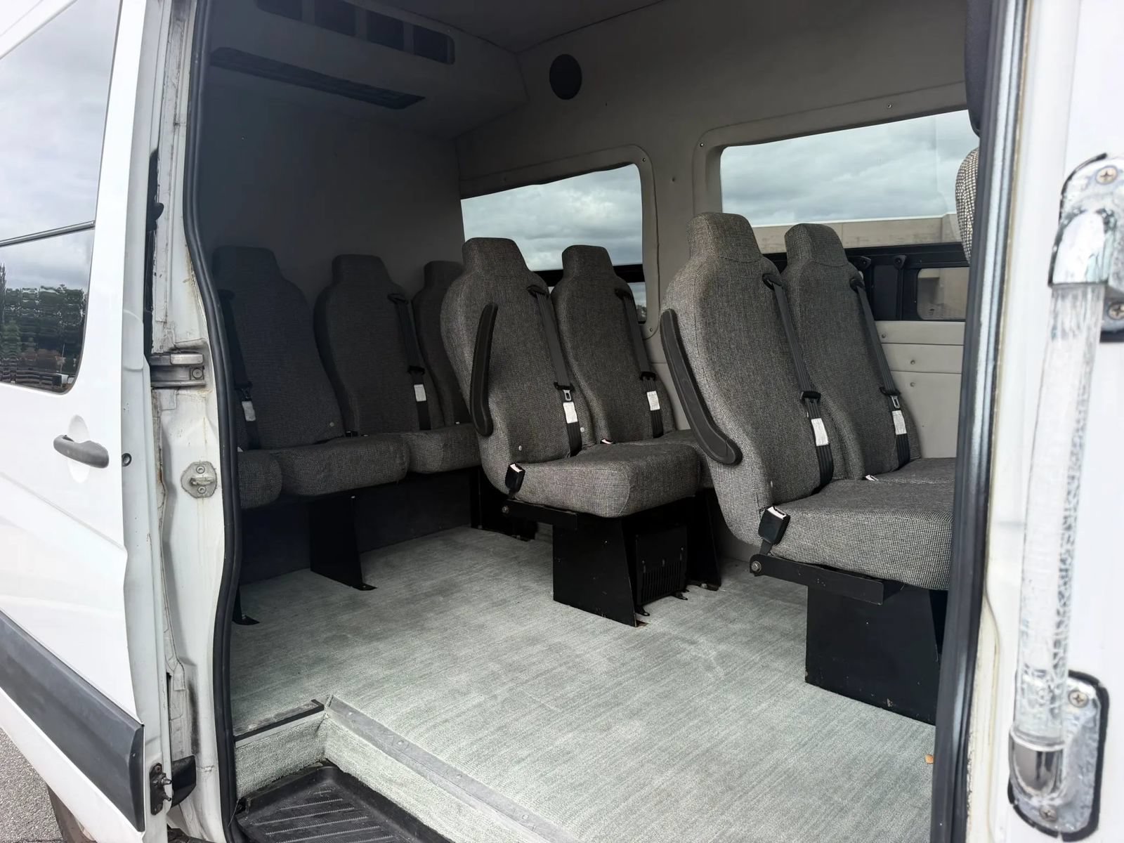 Used 2010 Mercedes-Benz Sprinter 2500 image 12