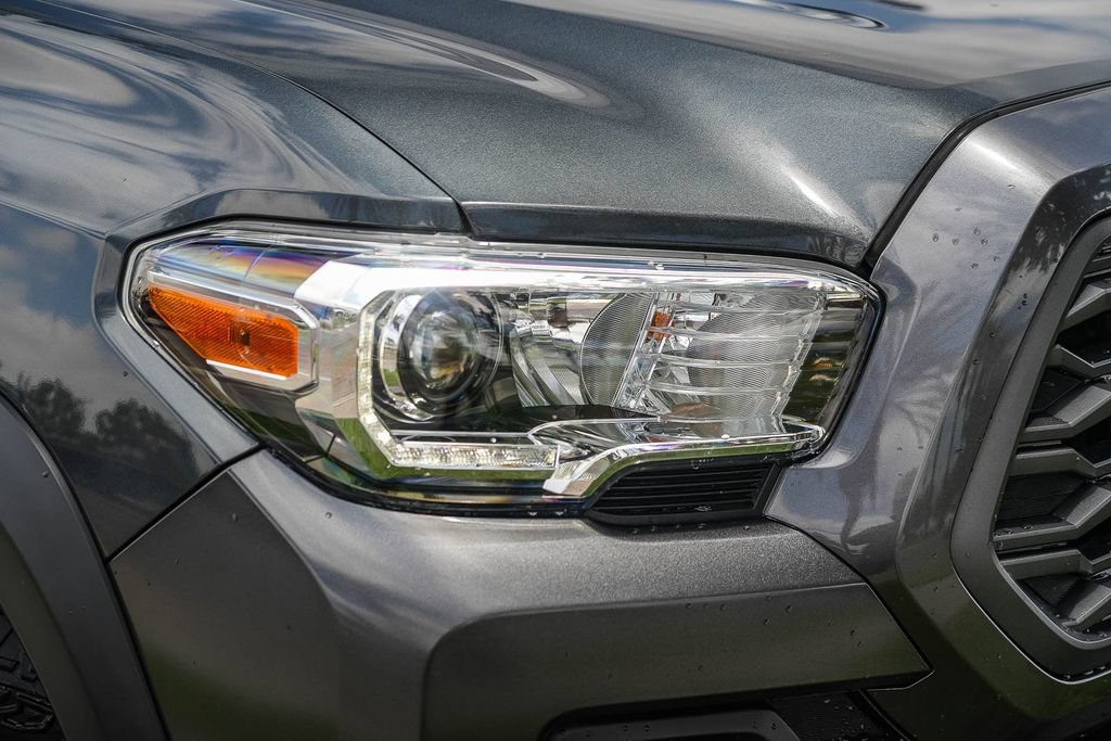 Used 2023 Toyota Tacoma TRD Off-Road w/ Technology Package AWD/4WD image 2