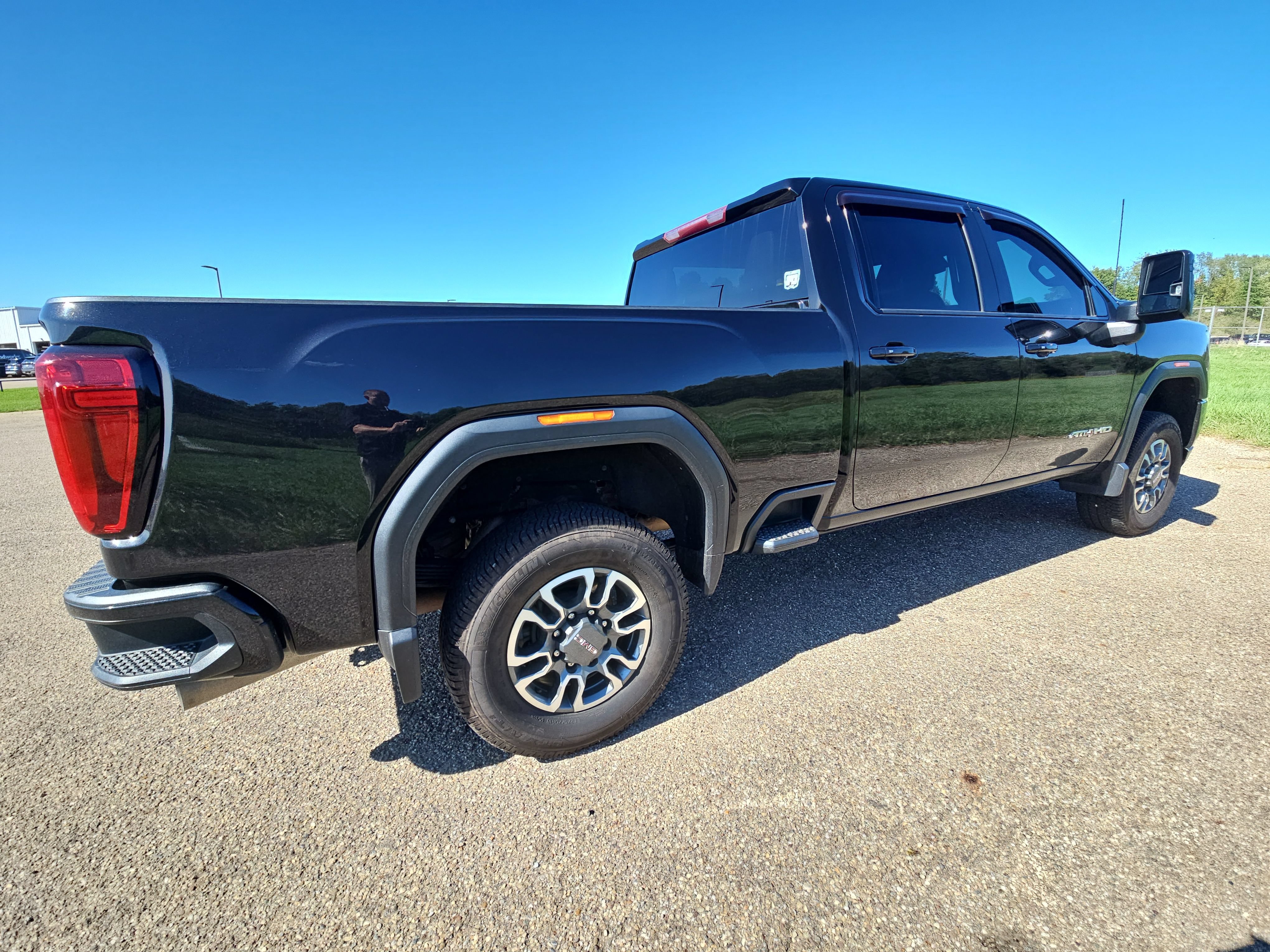 Used 2022 GMC Sierra 3500 AT4 AWD/4WD image 4