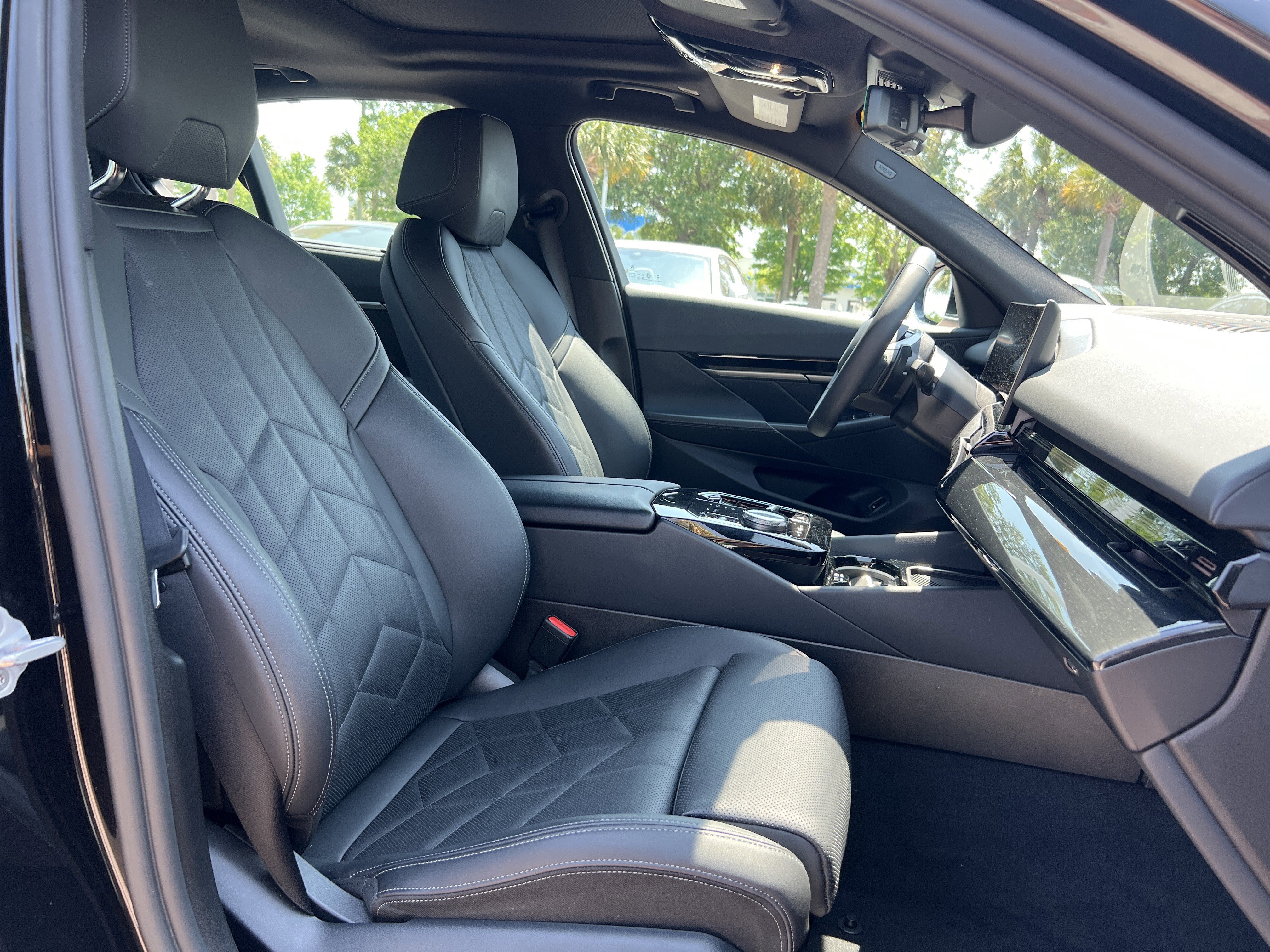 Certified 2025 BMW 530i RWD image 33
