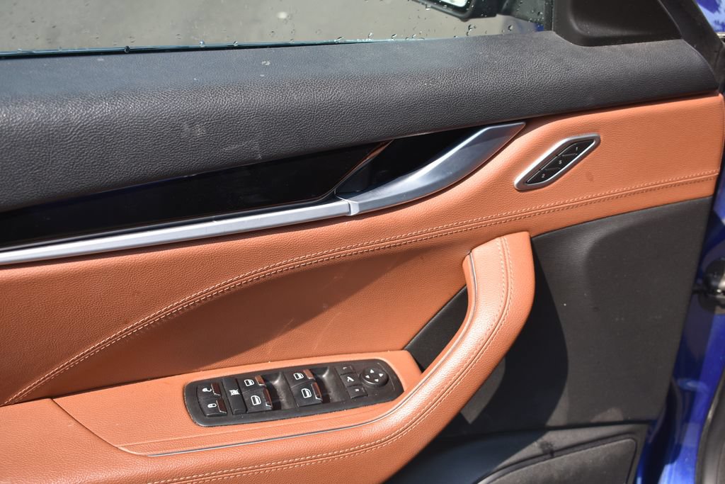 Used 2020 Maserati Levante AWD/4WD image 12