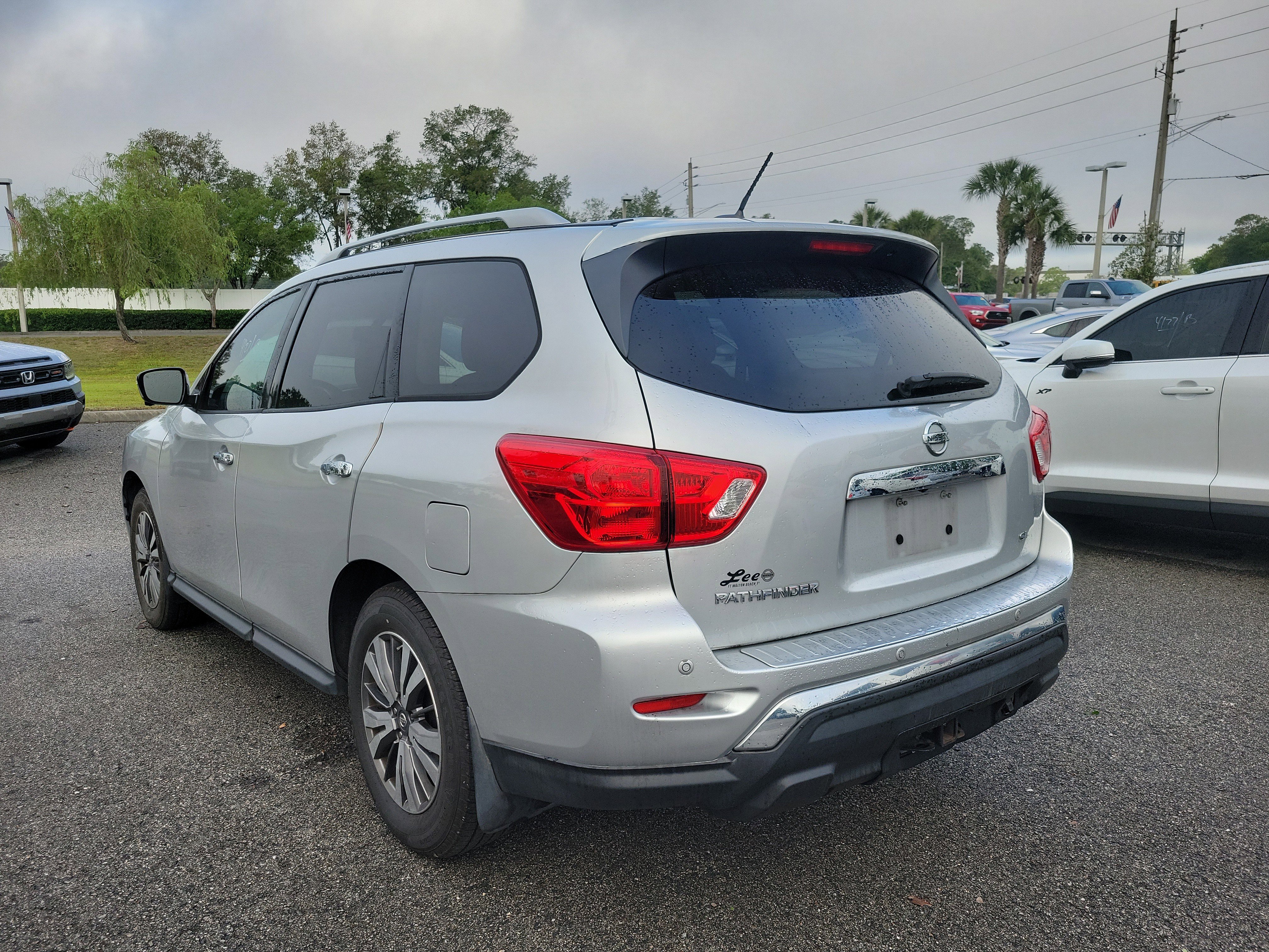 Used 2017 Nissan Pathfinder SL w/ Trailer Tow Package FWD image 22