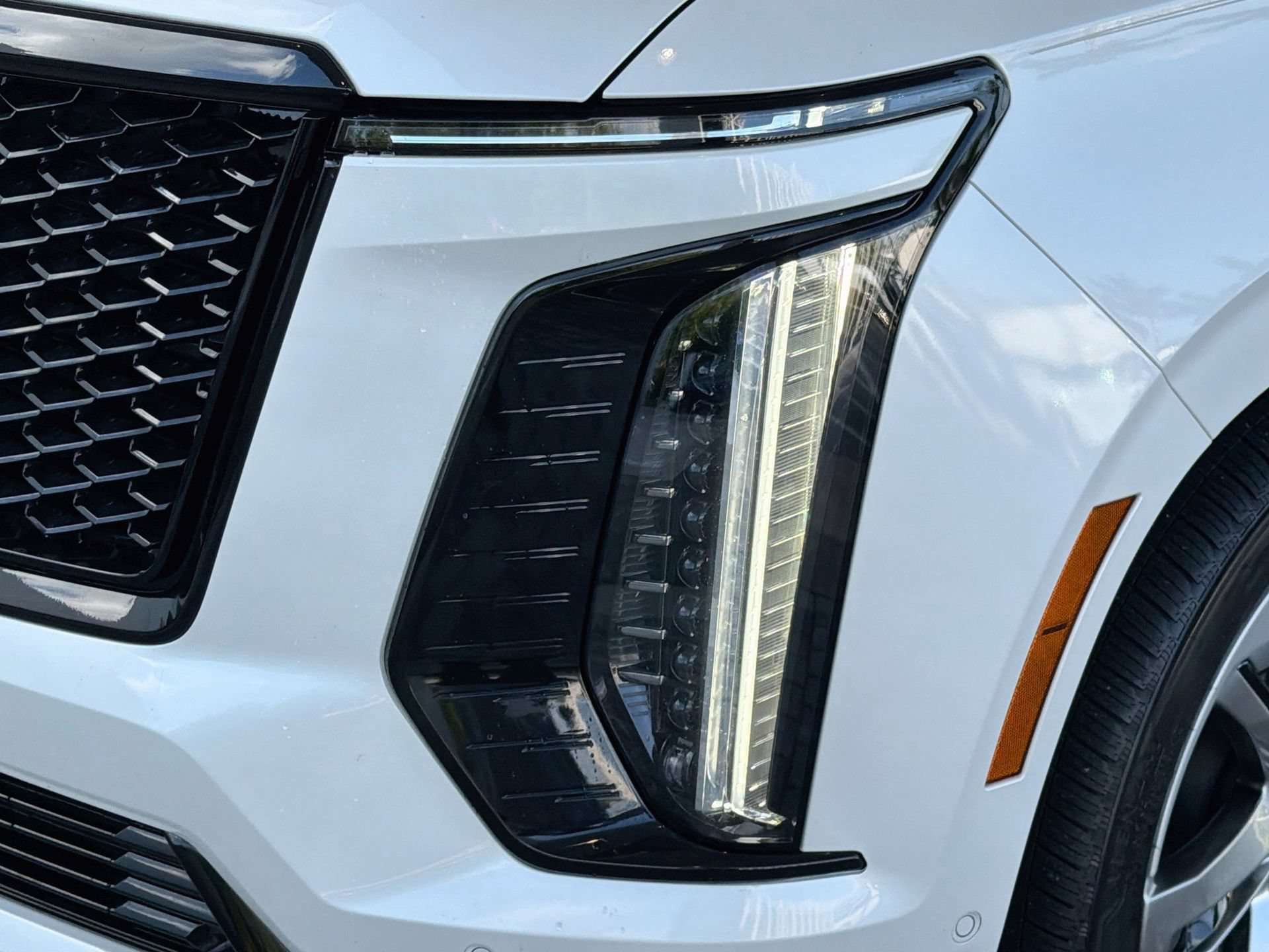 Used 2025 Cadillac Escalade ESV Sport Platinum AWD/4WD image 9